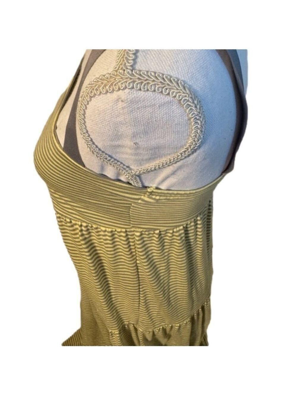 Old Navy Maxi Dress.
Size Small
NEW
Olive Green/ Yellow Striped - Picture 6 of 13